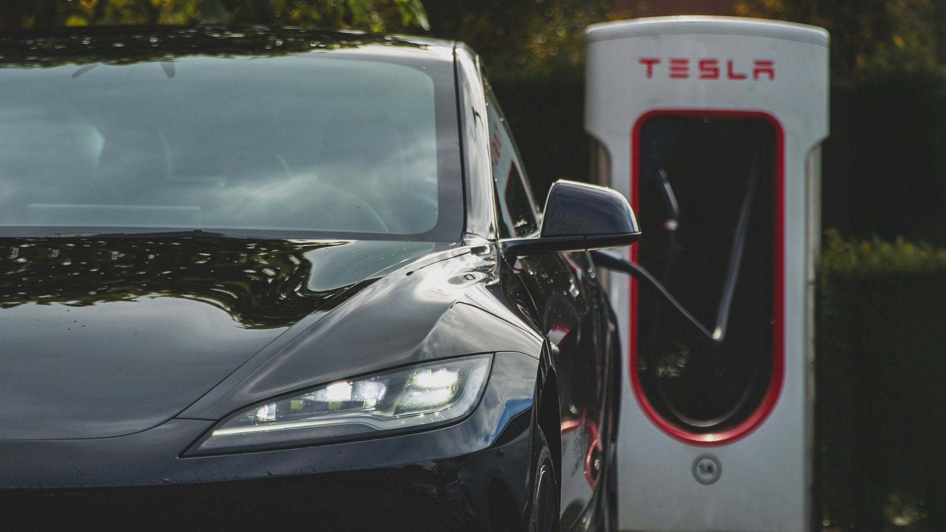 Tesla warnt eindringlich vor gefährlichem Ladetrick - Shop4Tesla